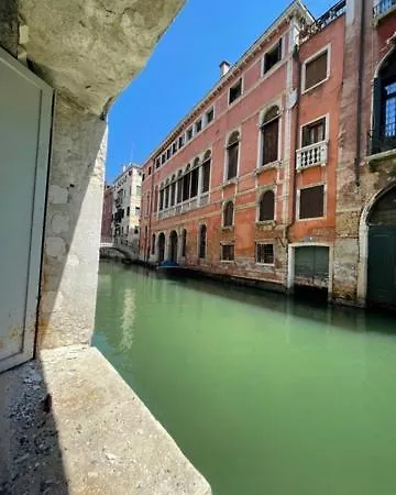 San Marco With Canal View Apartamento *