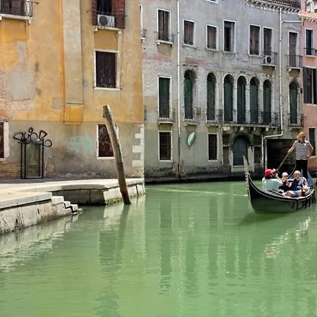 Apartamento San Marco With Canal View